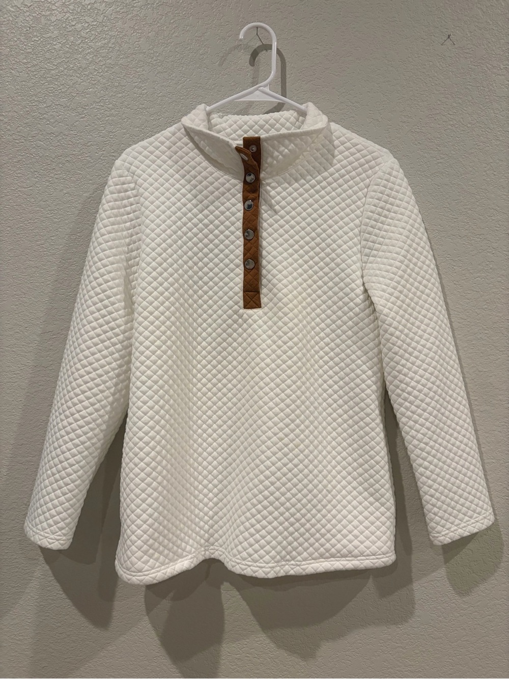 Lanremon Ivory Quilted Snap Pullover Medium